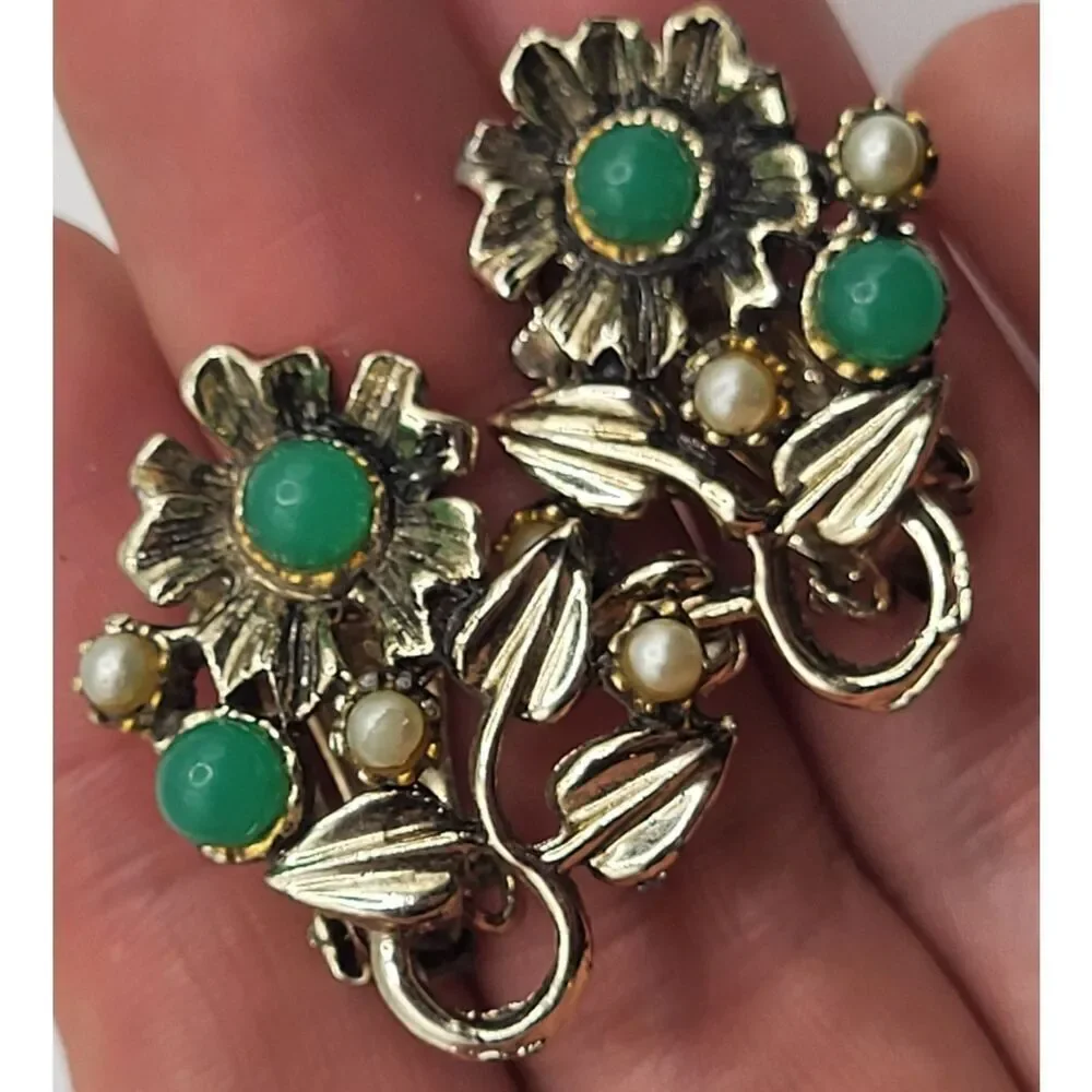 Vintage Floral Acrylic Jade Cabochon Earrings Clip On 1.25in